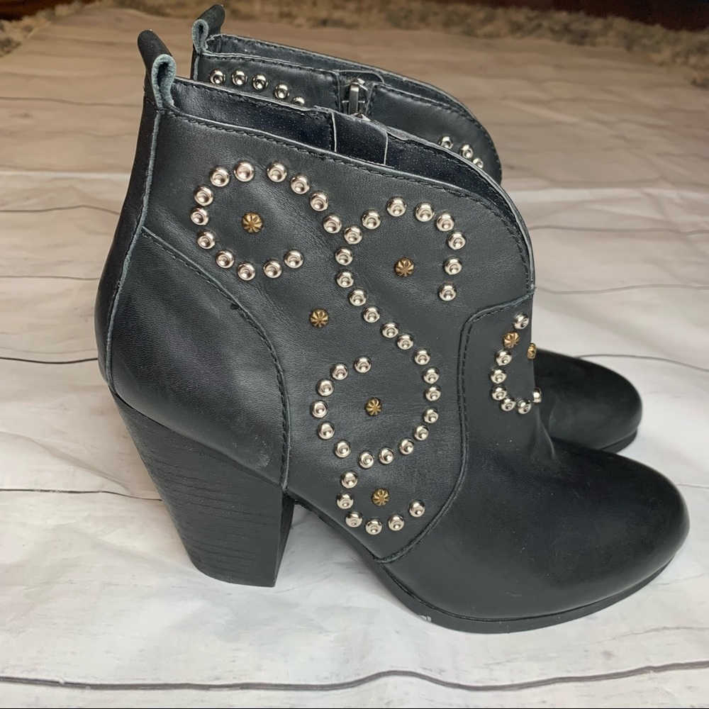 Steve Madden Awsum Black Ankle Boots Studs Leather Size 10 - Picture 10 of 10